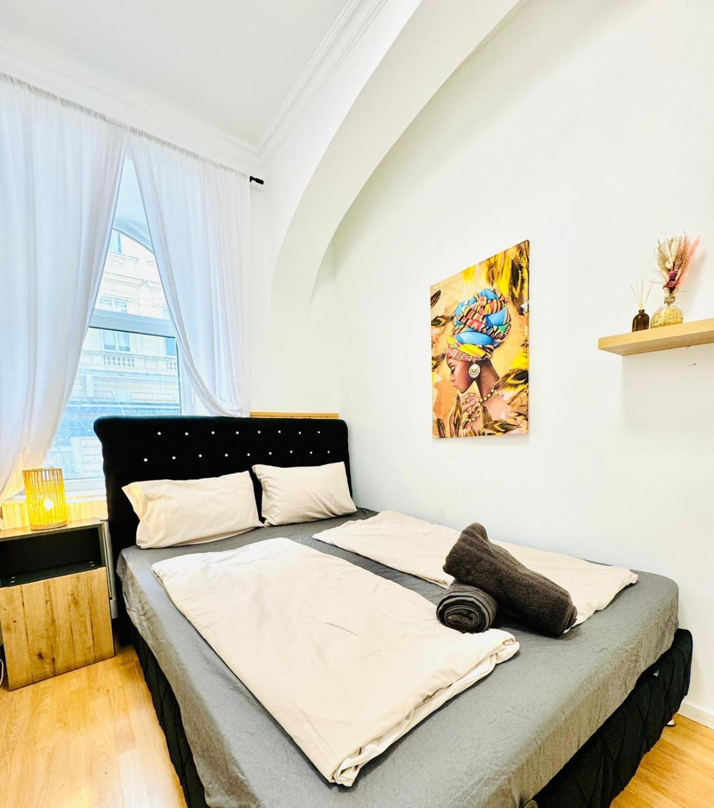 Apartment 10 Bedroom For Groups, 8-min To Rathausplatz Vienna